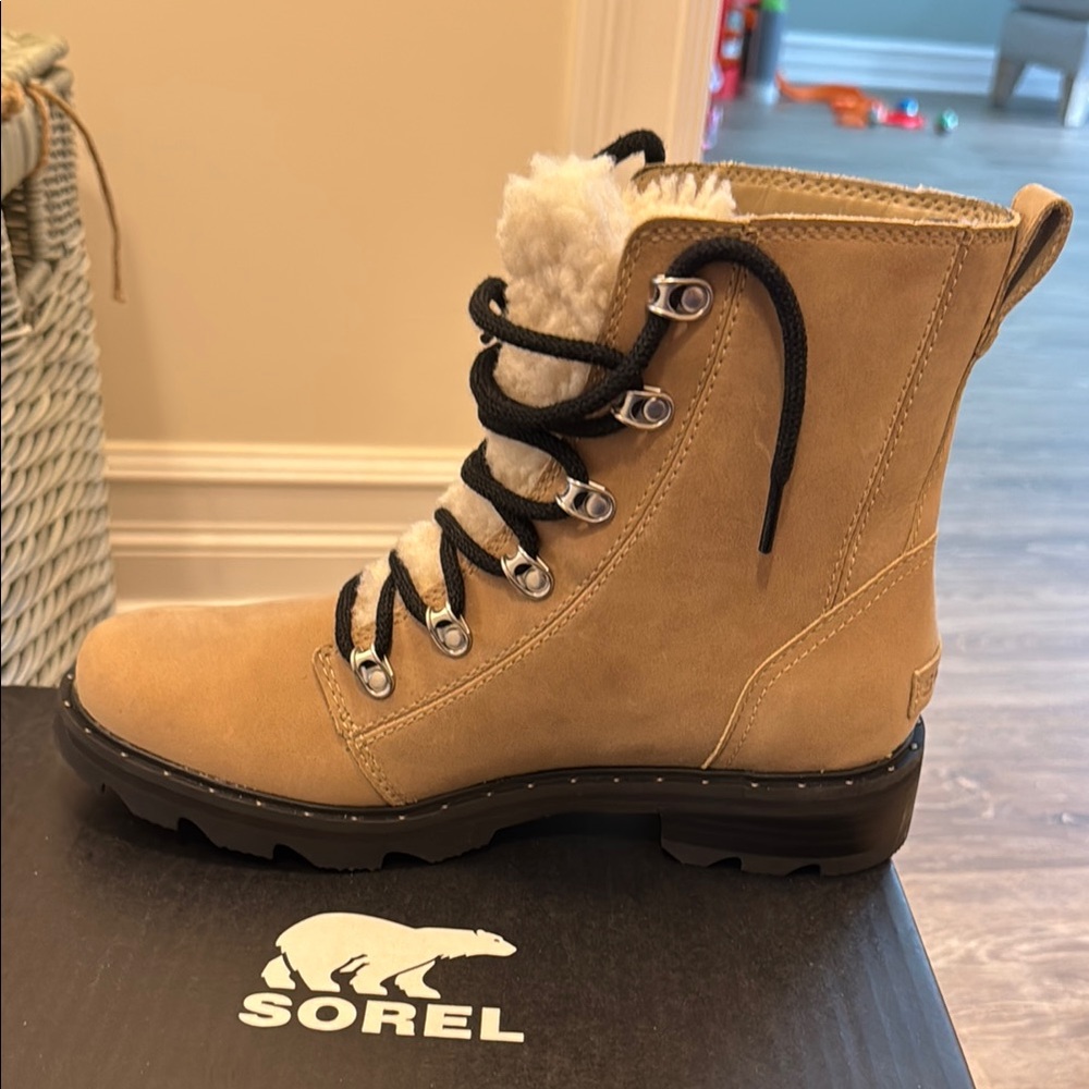 Sorel Camel Boots with Shearling and Black Laces